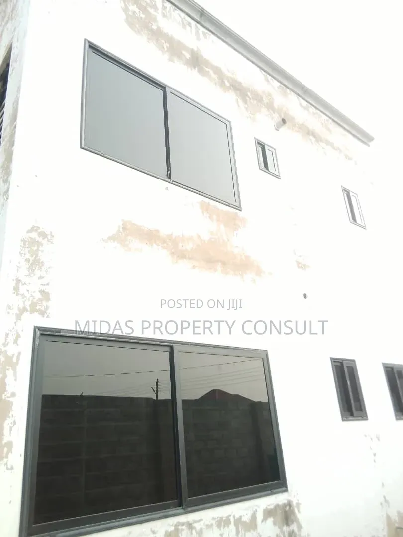 5bdrm House in Prampram for sale