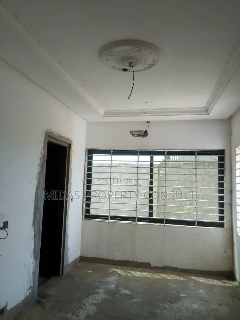 5bdrm House in Prampram for sale