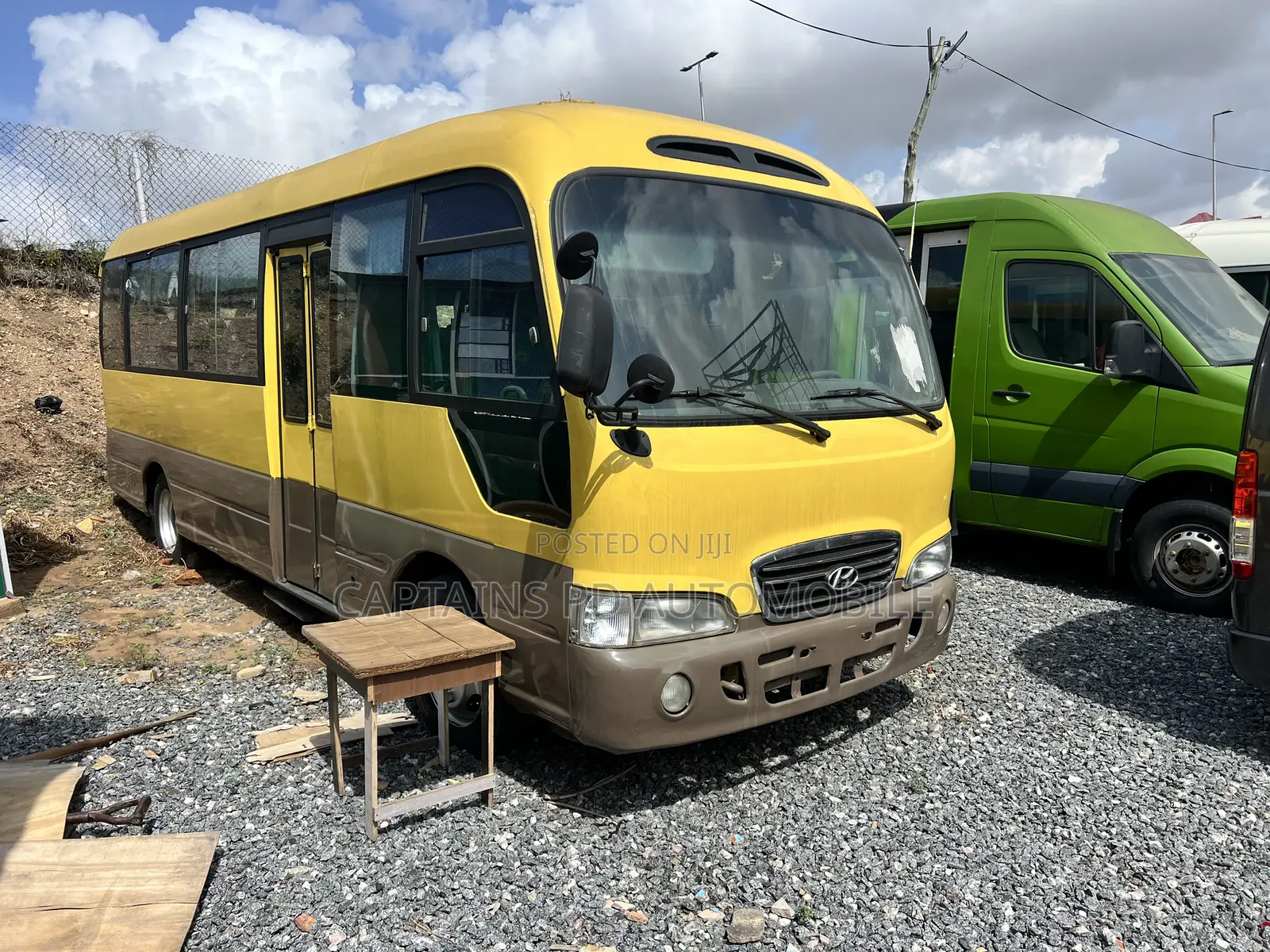 Hyundai County 2012 Yellow
