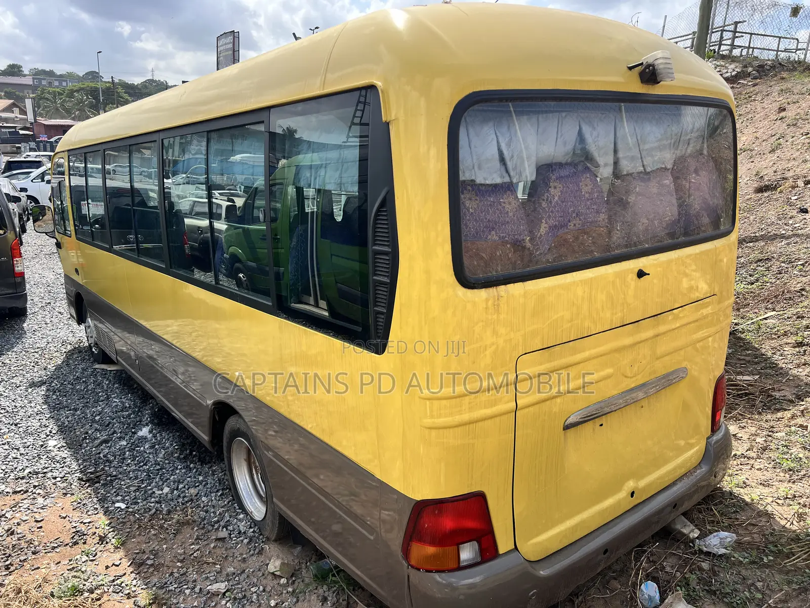 Hyundai County 2012 Yellow