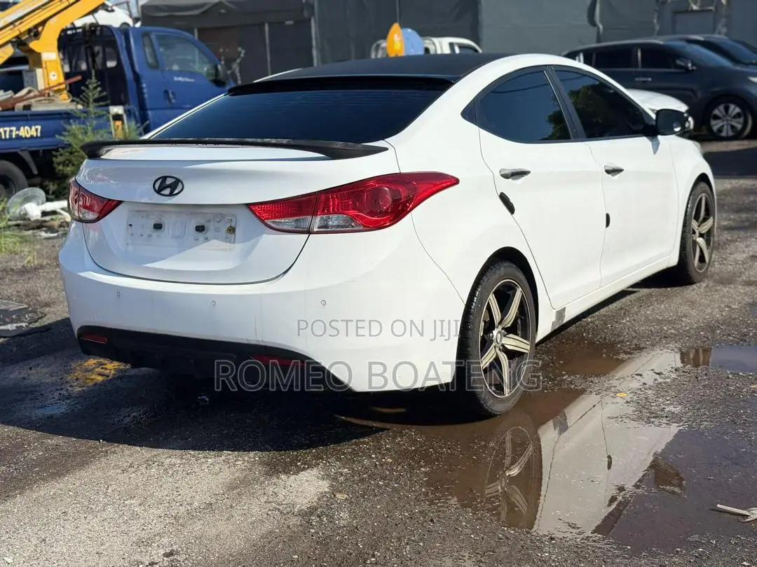 Hyundai Avante 2015 White