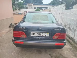 Mercedes-Benz 200E 2000 Blue