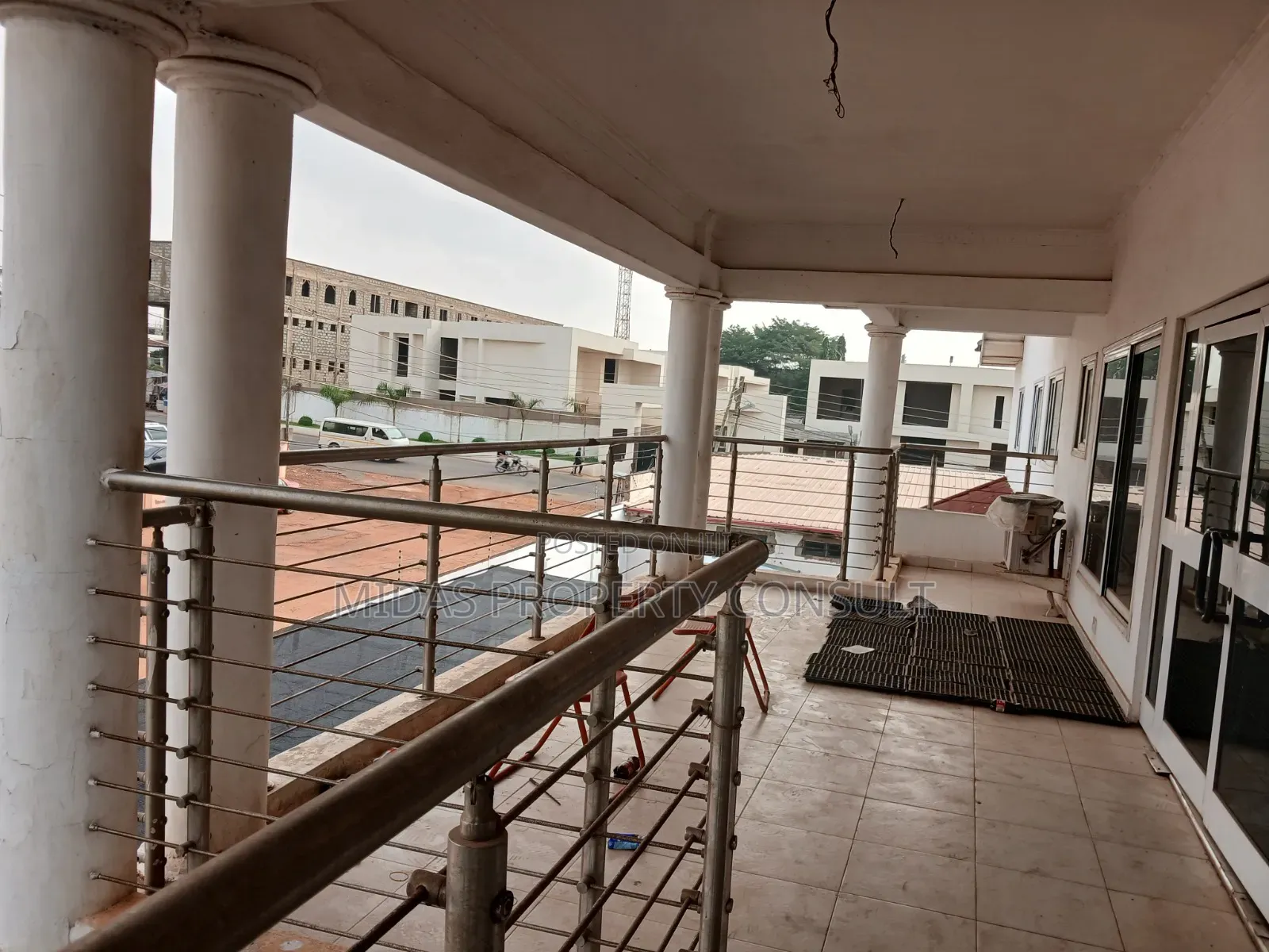 9bdrm House in Adjiringanor, Accra Metropolitan for sale