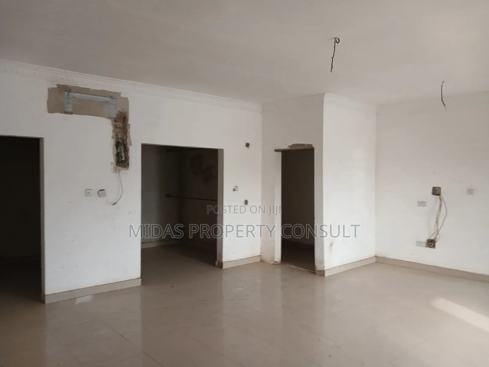 9bdrm House in Adjiringanor, Accra Metropolitan for sale