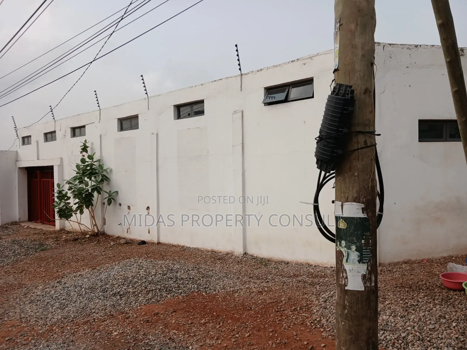 9bdrm House in Adjiringanor, Accra Metropolitan for sale