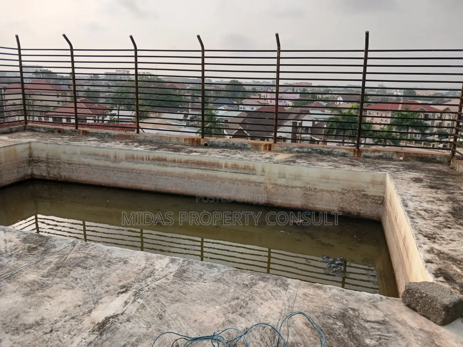 9bdrm House in Adjiringanor, Accra Metropolitan for sale