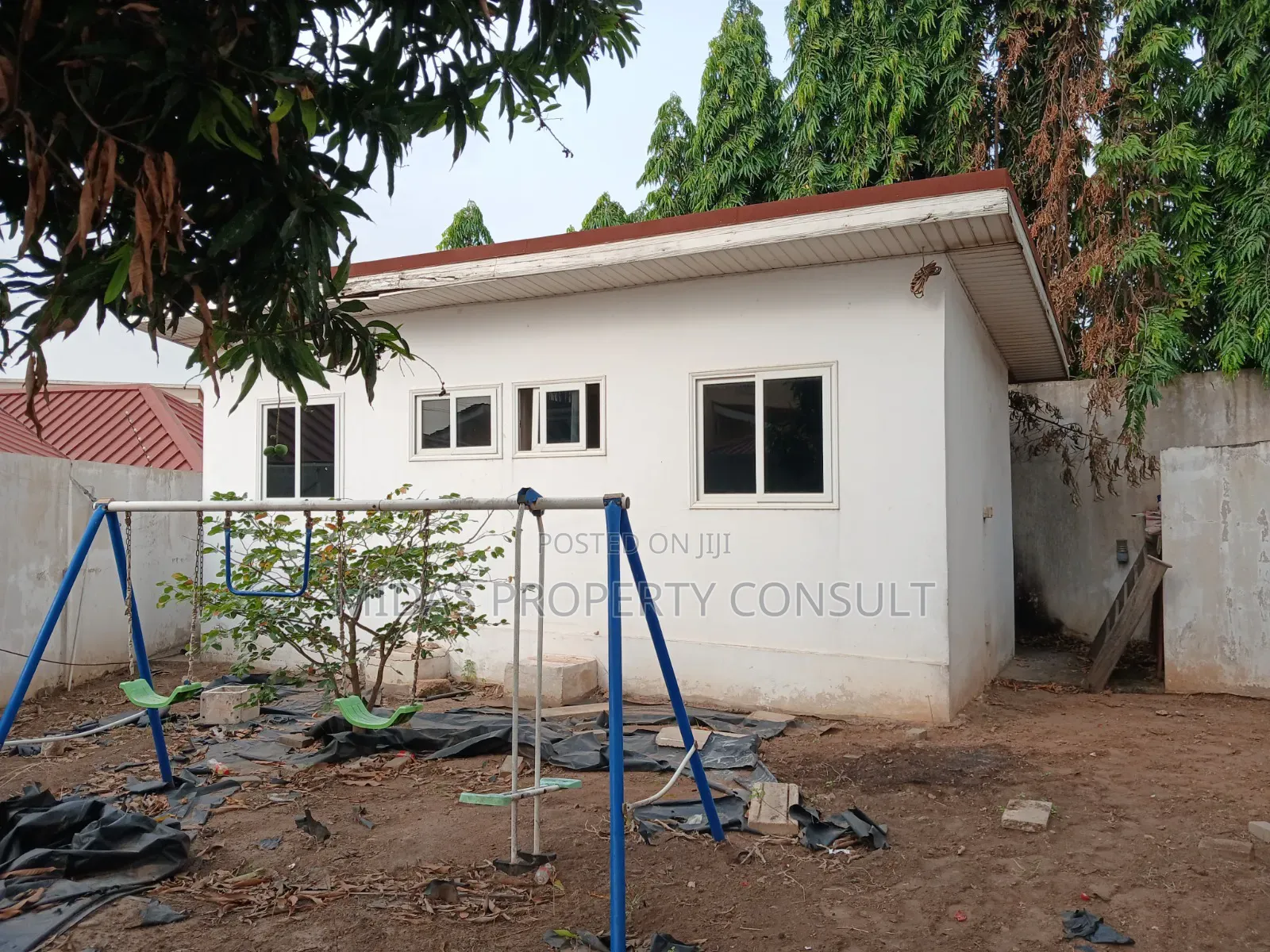 9bdrm House in Adjiringanor, Accra Metropolitan for sale
