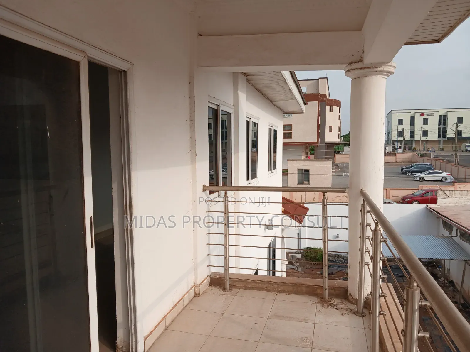 9bdrm House in Adjiringanor, Accra Metropolitan for sale