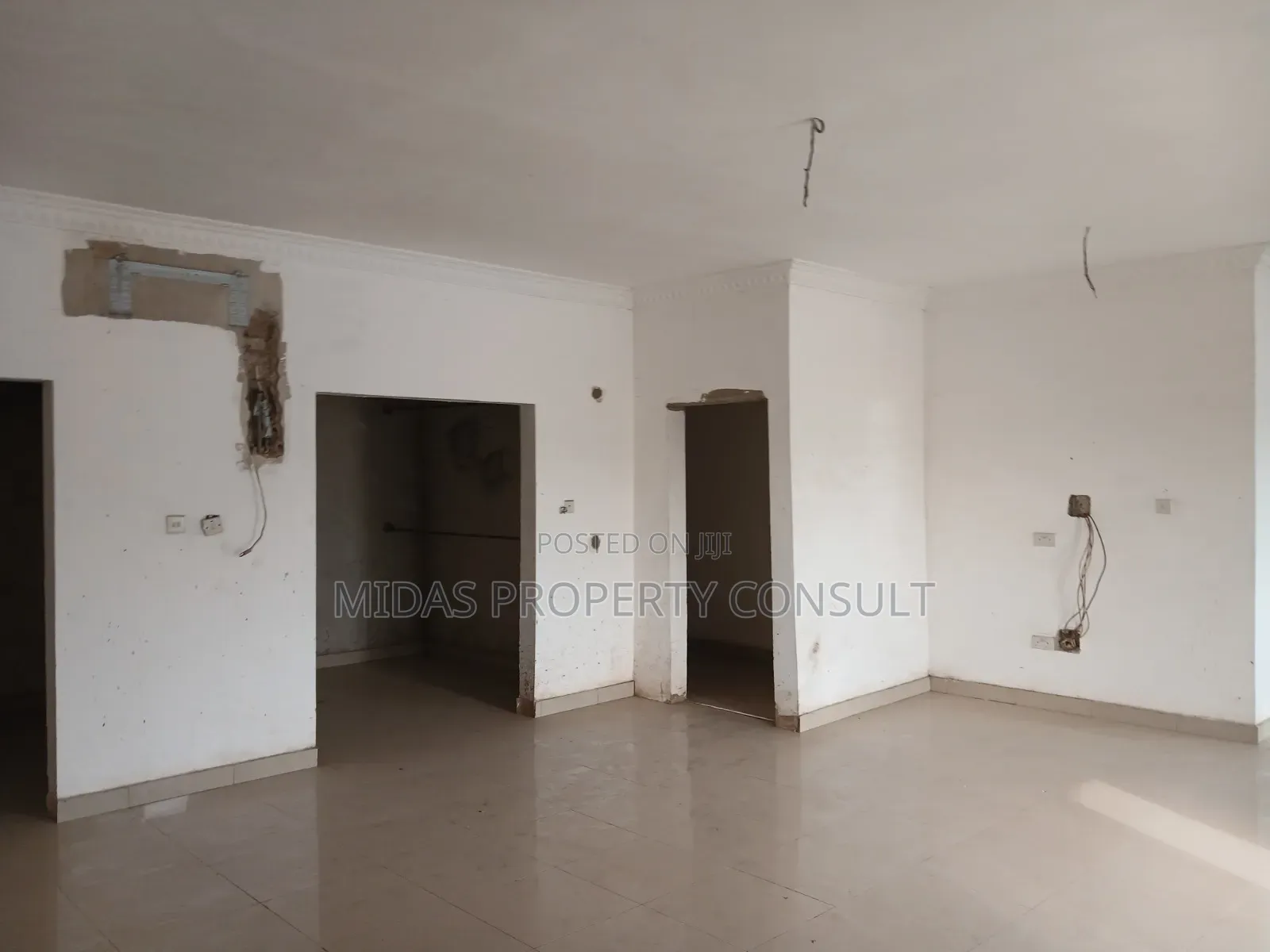 9bdrm House in Adjiringanor, Accra Metropolitan for sale