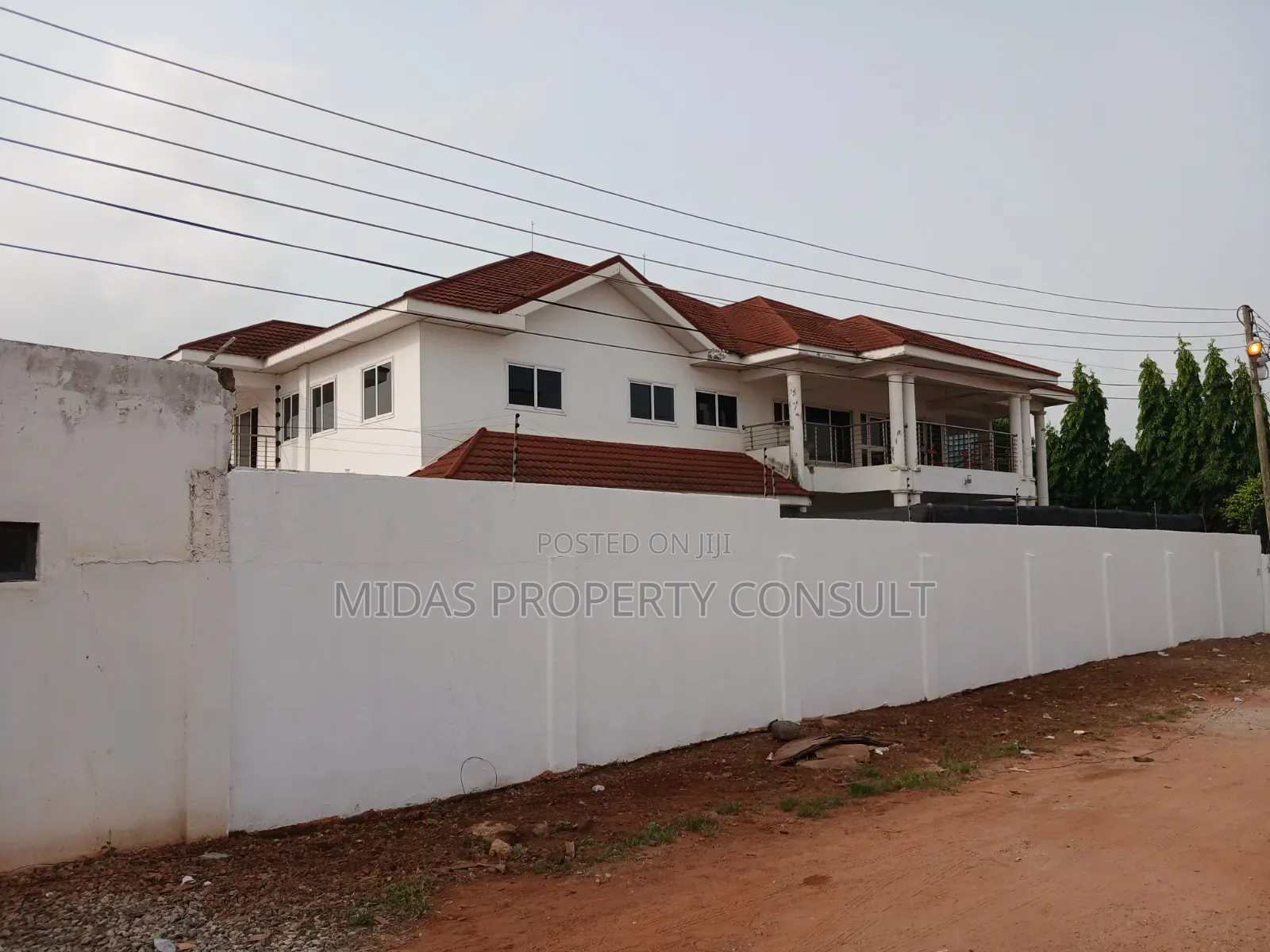 9bdrm House in Adjiringanor, Accra Metropolitan for sale
