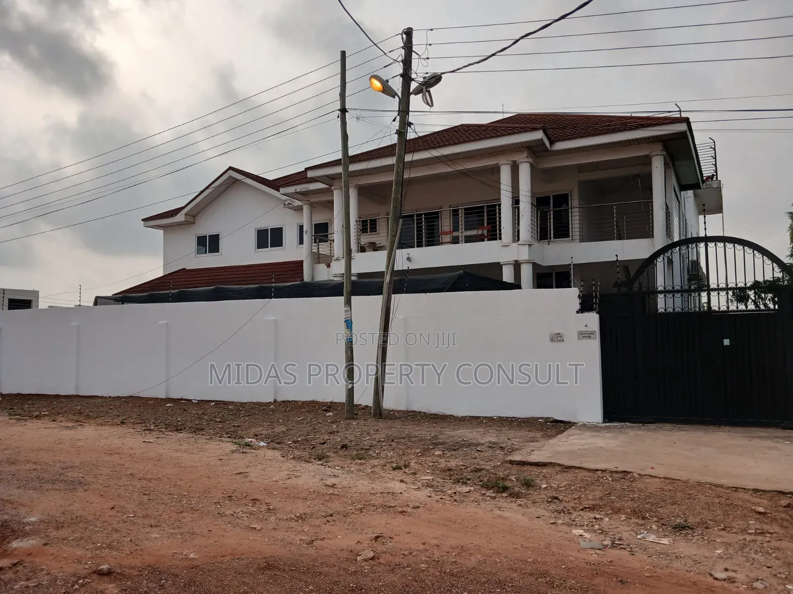 9bdrm House in Adjiringanor, Accra Metropolitan for sale