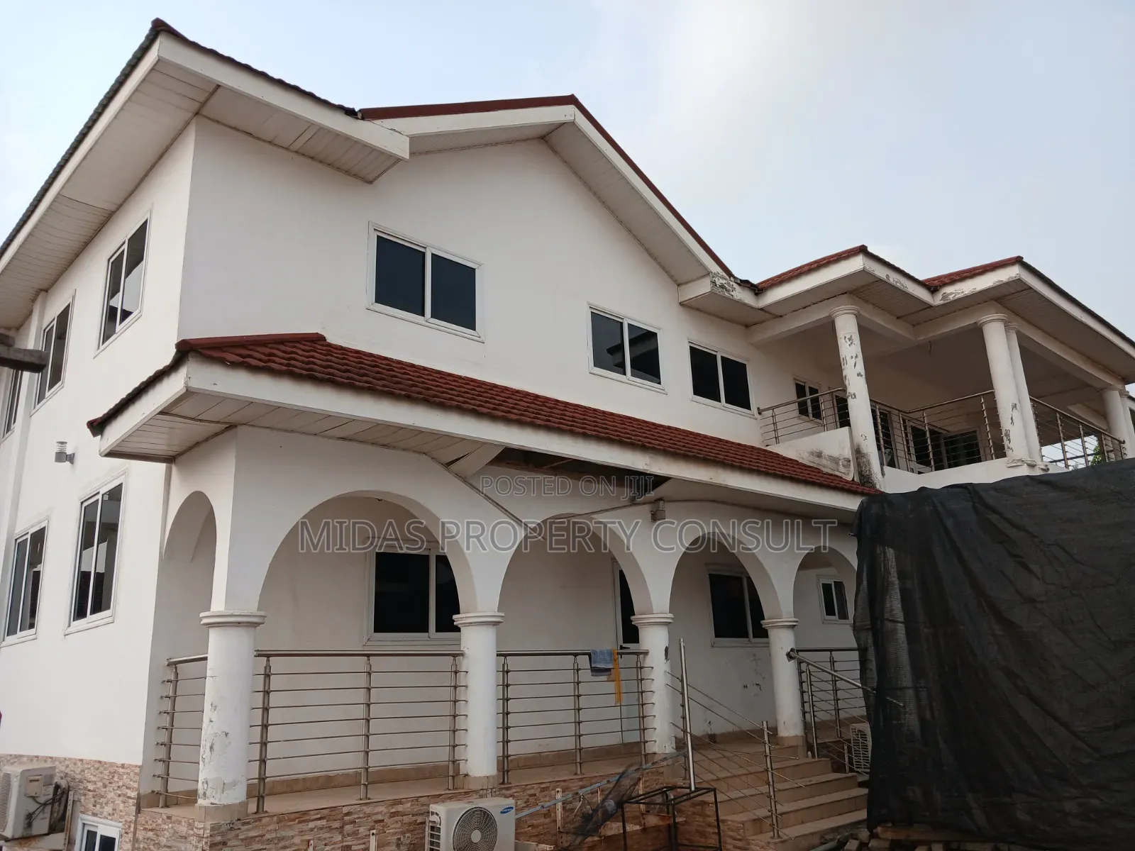 9bdrm House in Adjiringanor, Accra Metropolitan for sale