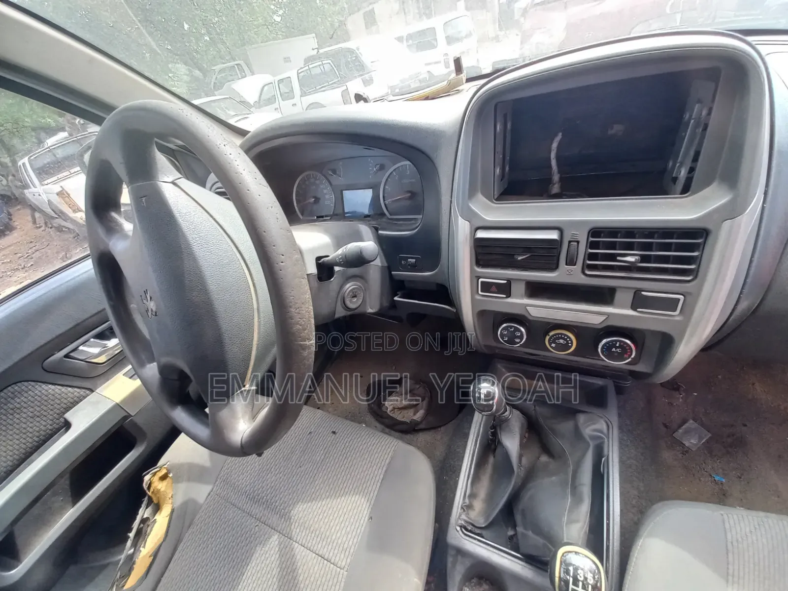 Nissan Hardbody 2019 White