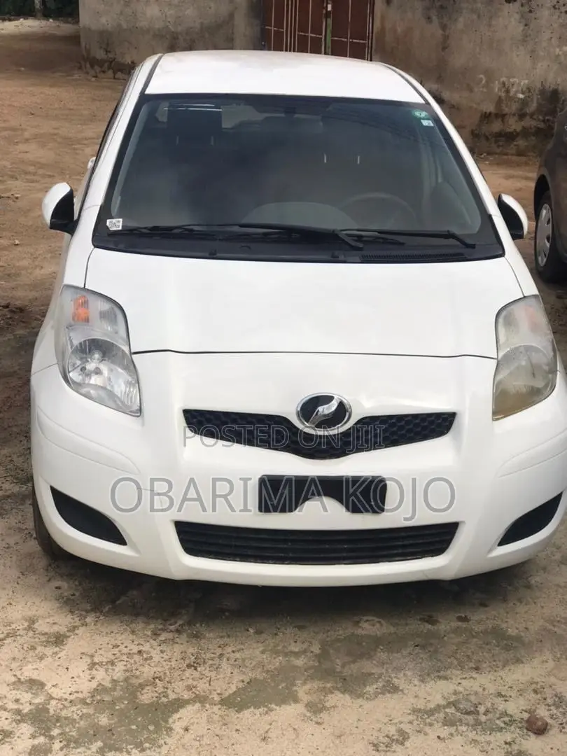Toyota Vitz 2010 White