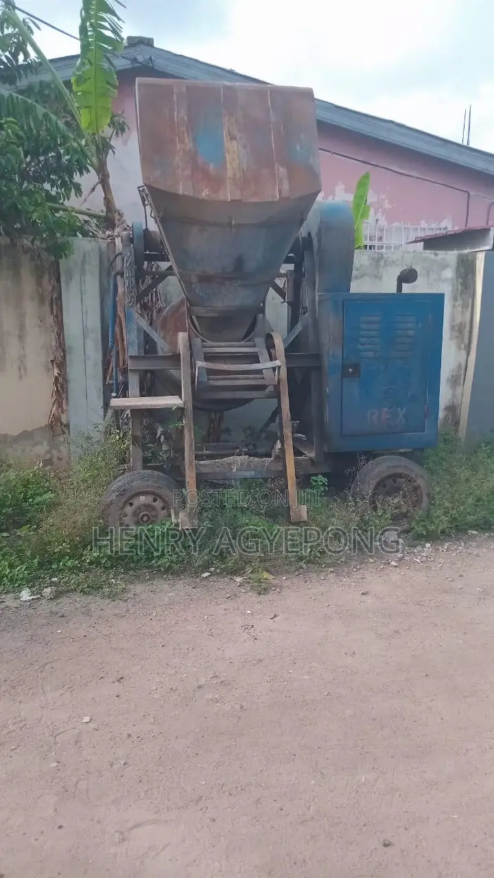 Self-Loading Concrete Mixer