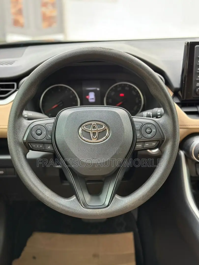 Toyota RAV4 XLE 2022 Black