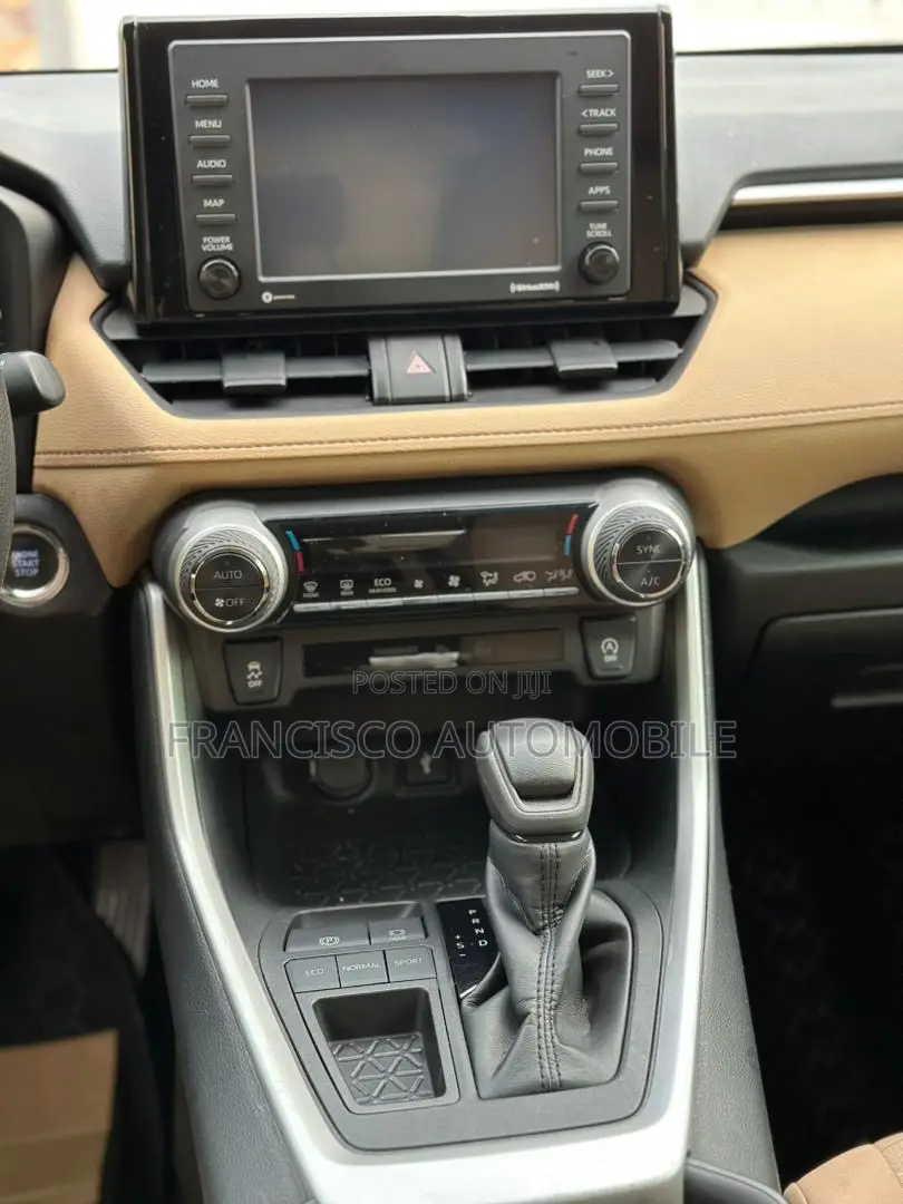 Toyota RAV4 XLE 2022 Black