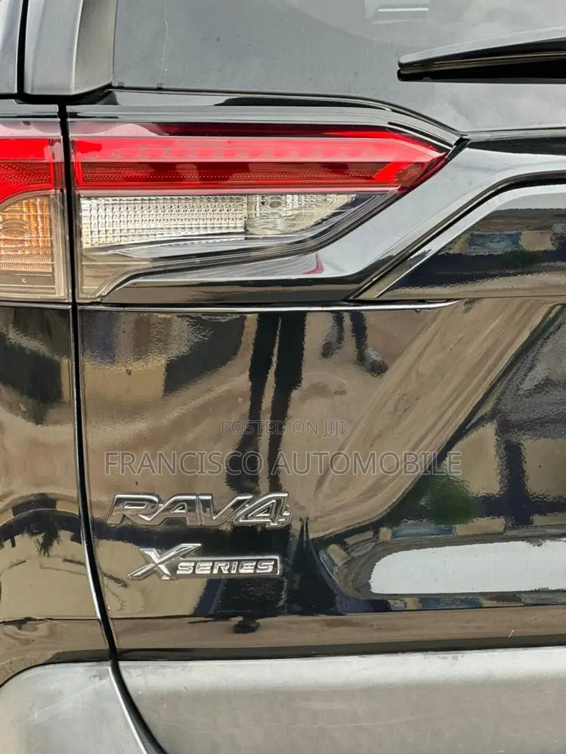 Toyota RAV4 XLE 2022 Black