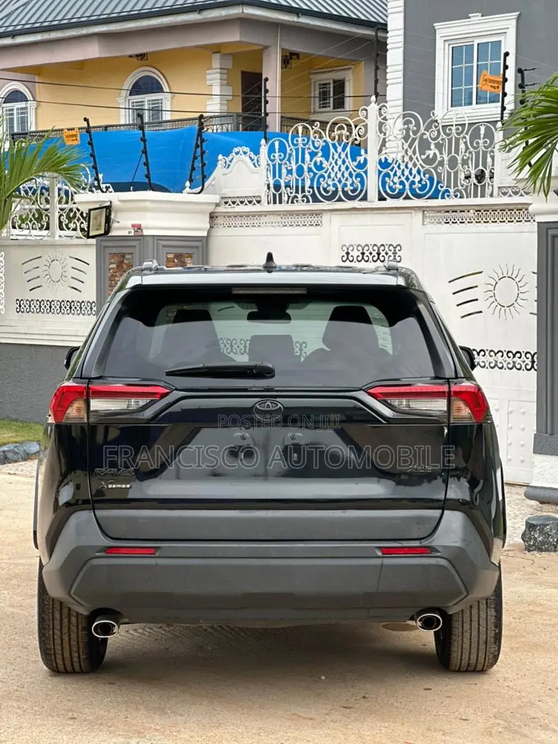 Toyota RAV4 XLE 2022 Black