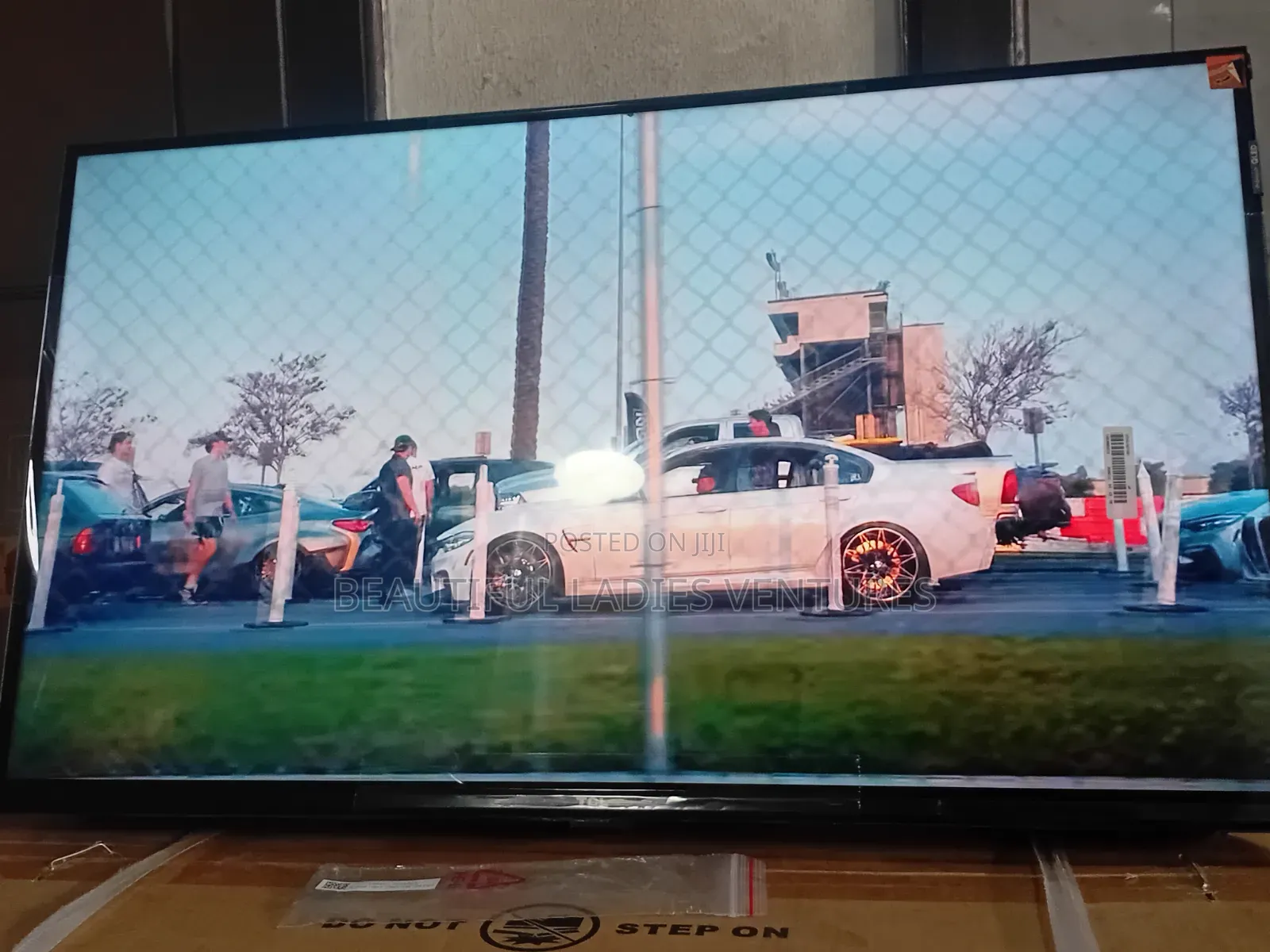 TCL 32-Inch Tv – Bright Display Elegant Design