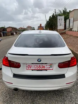 BMW 320i Sedan RWD 2015 White