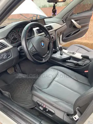 BMW 320i Sedan RWD 2015 White