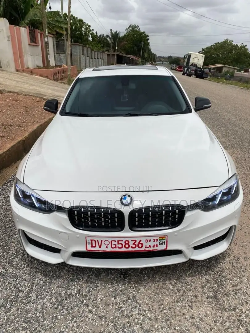 BMW 320i Sedan RWD 2015 White
