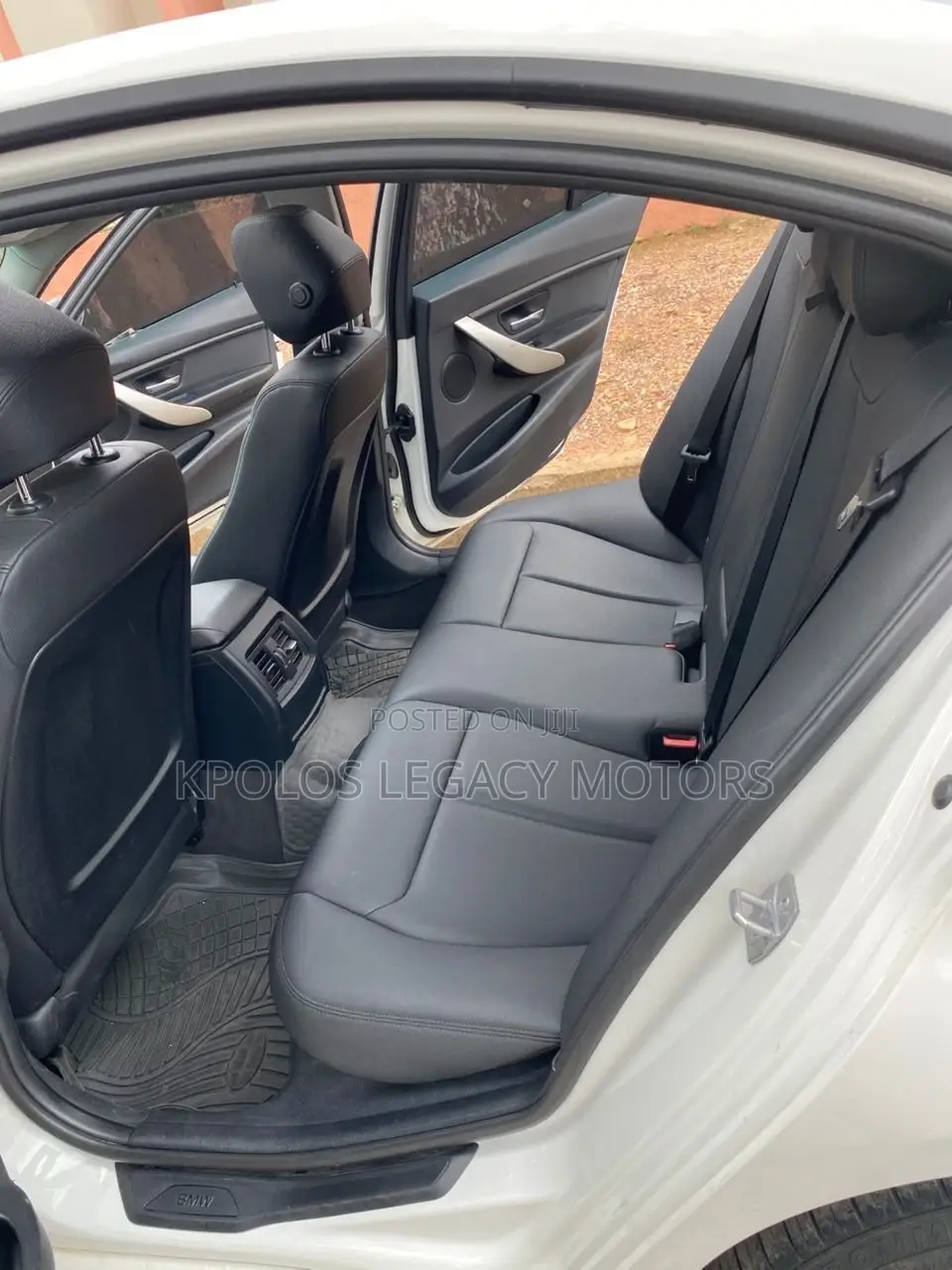 BMW 320i Sedan RWD 2015 White