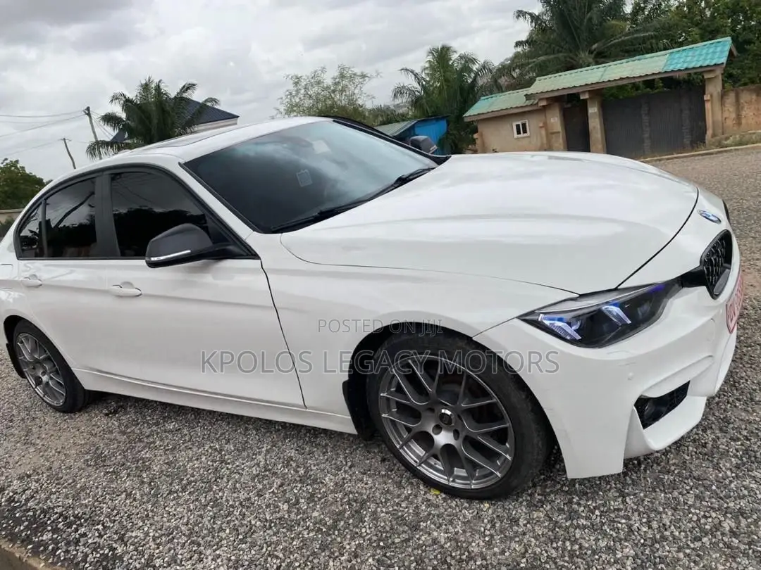 BMW 320i Sedan RWD 2015 White