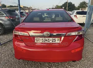 Toyota Camry XLE 4dr Sedan (2.5L 4cyl 6A) 2014 Red