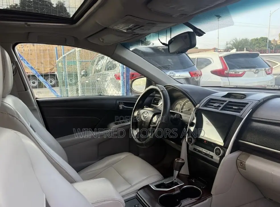 Toyota Camry XLE 4dr Sedan (2.5L 4cyl 6A) 2014 Red