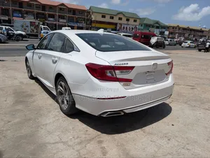 Honda Accord EX-L (2.0L 4cyl Turbo 10A) 2019 White