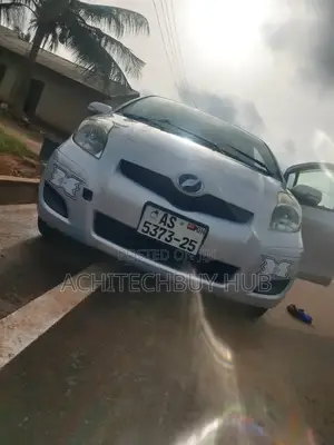 Toyota Vitz 2010 Silver