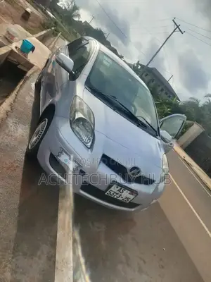 Toyota Vitz 2010 Silver