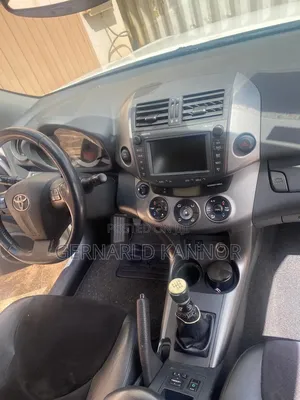 Toyota RAV4 2.5 2011 White