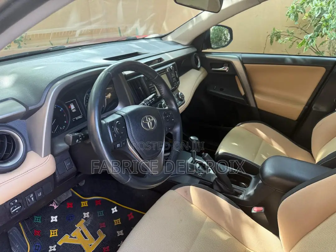 Toyota RAV4 XLE 4dr SUV (2.5L 4cyl 6A) 2018 Red