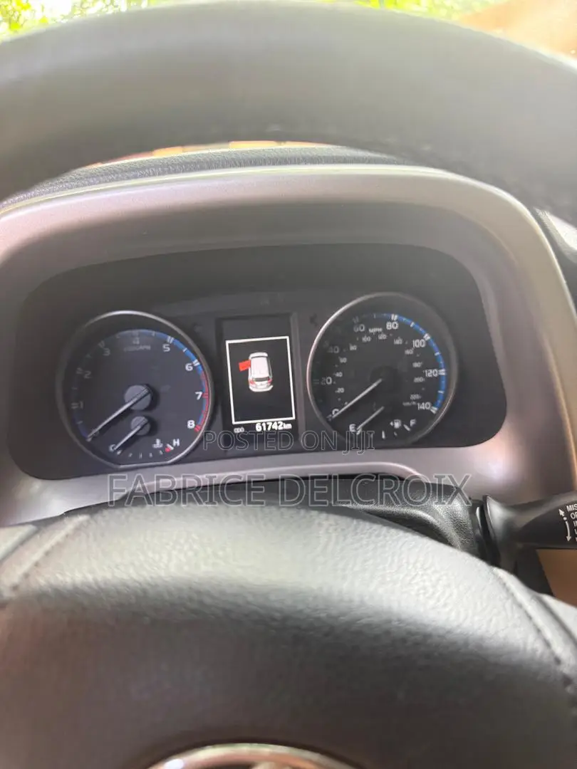 Toyota RAV4 XLE 4dr SUV (2.5L 4cyl 6A) 2018 Red