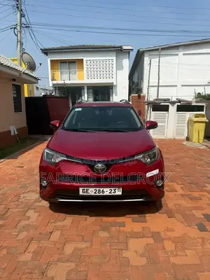 Toyota RAV4 XLE 4dr SUV (2.5L 4cyl 6A) 2018 Red