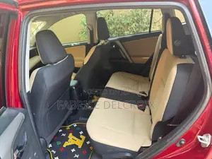 Toyota RAV4 XLE 4dr SUV (2.5L 4cyl 6A) 2018 Red