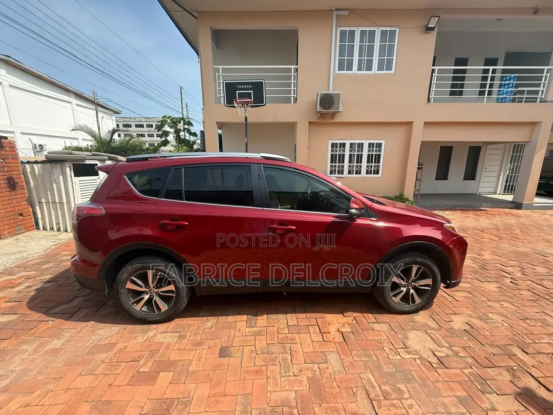 Toyota RAV4 XLE 4dr SUV (2.5L 4cyl 6A) 2018 Red