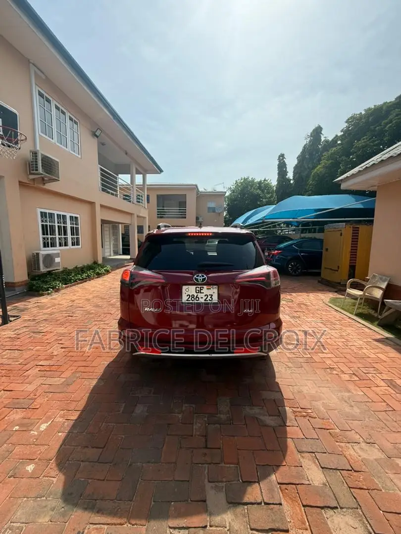 Toyota RAV4 XLE 4dr SUV (2.5L 4cyl 6A) 2018 Red