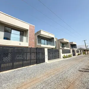 4bdrm House in Botwe, Lake Side Estate for sale