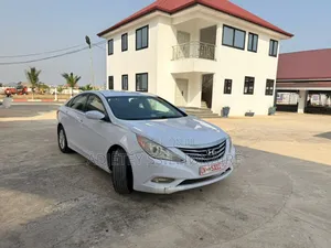 Hyundai Sonata SE 4dr Sedan (2.4L 4cyl 6A) 2014 White