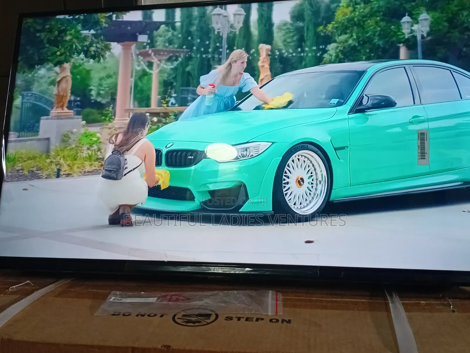 TCL 32-Inch Hd Tv With Sleek Black Finish