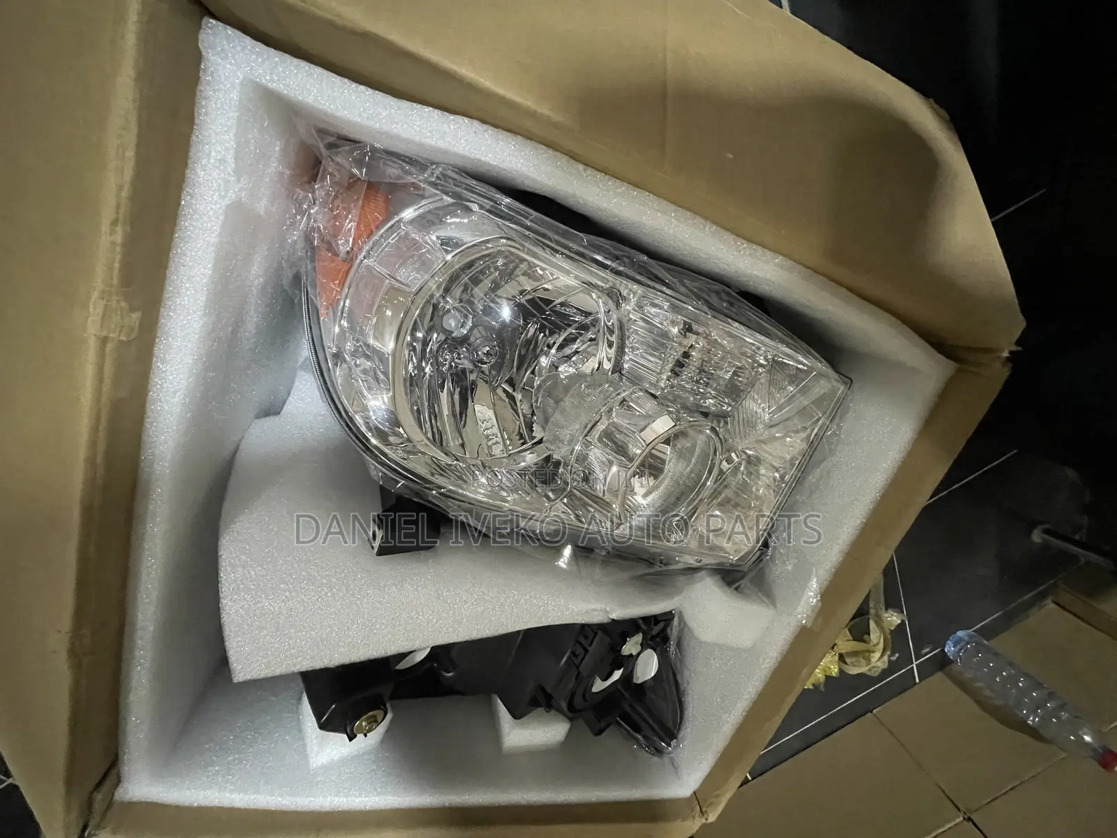 Tundra 2013 Headlight
