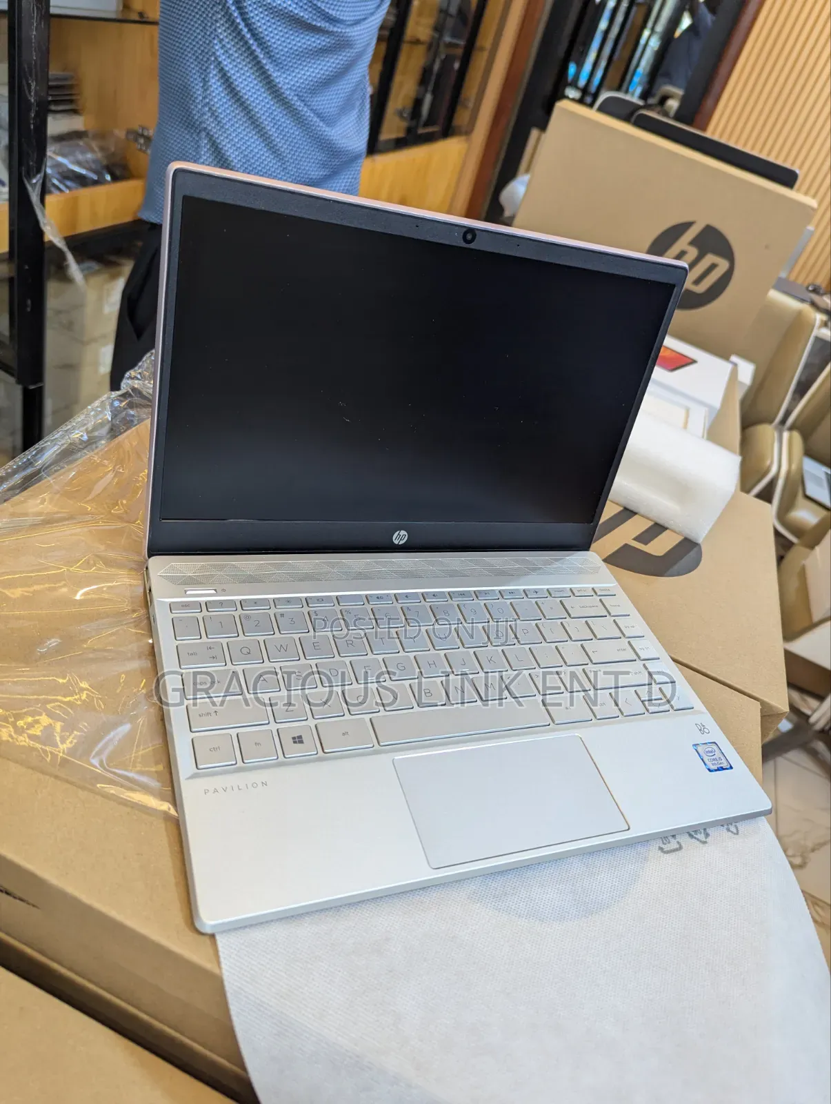 New Laptop HP Pavilion 13 8GB Intel Core i5 SSD 256GB
