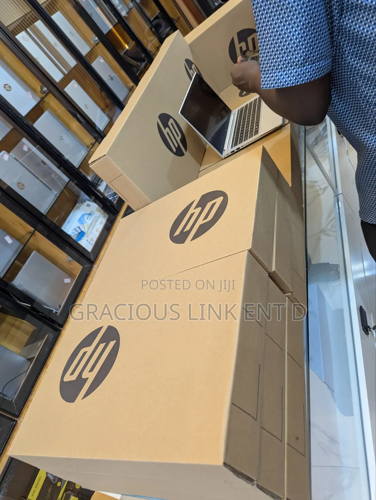 New Laptop HP Pavilion 13 8GB Intel Core i5 SSD 256GB