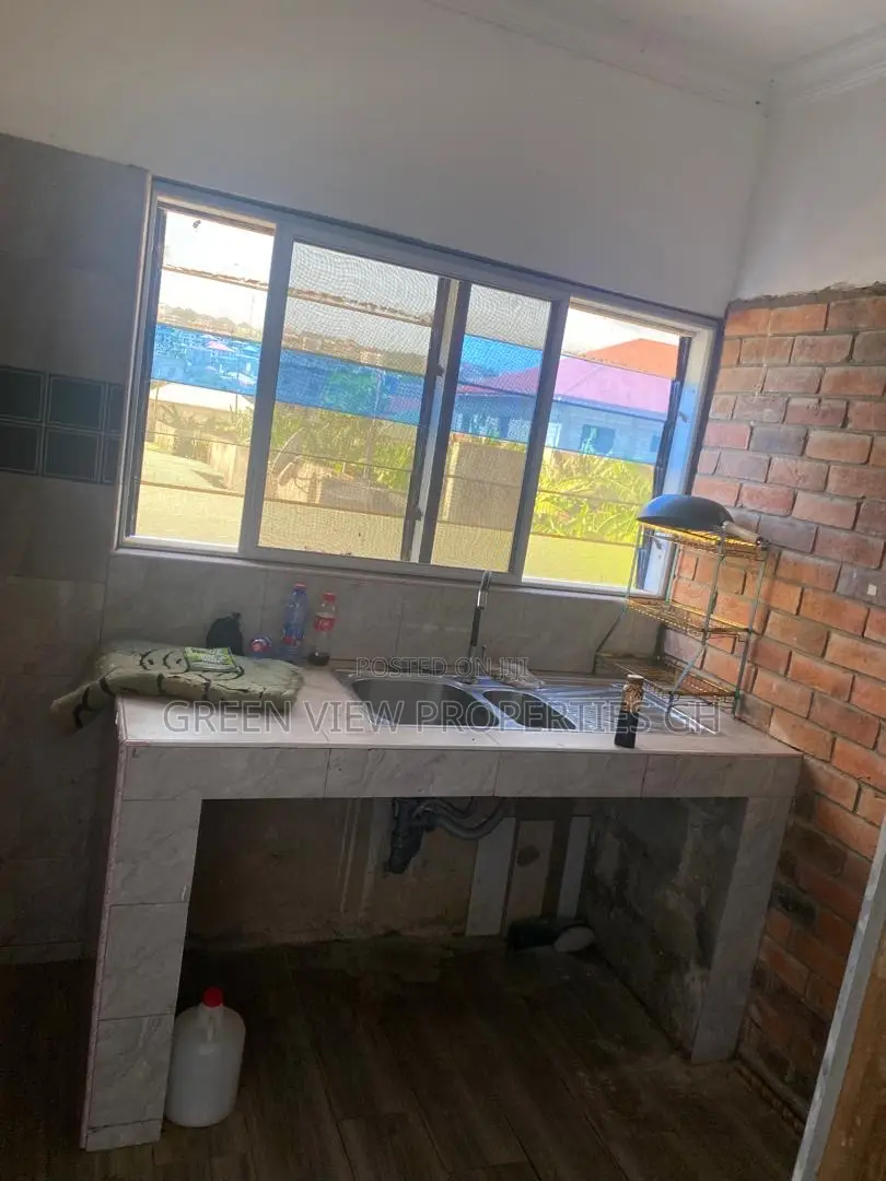 1bdrm Room & Parlour in West Hills Mall Area for rent