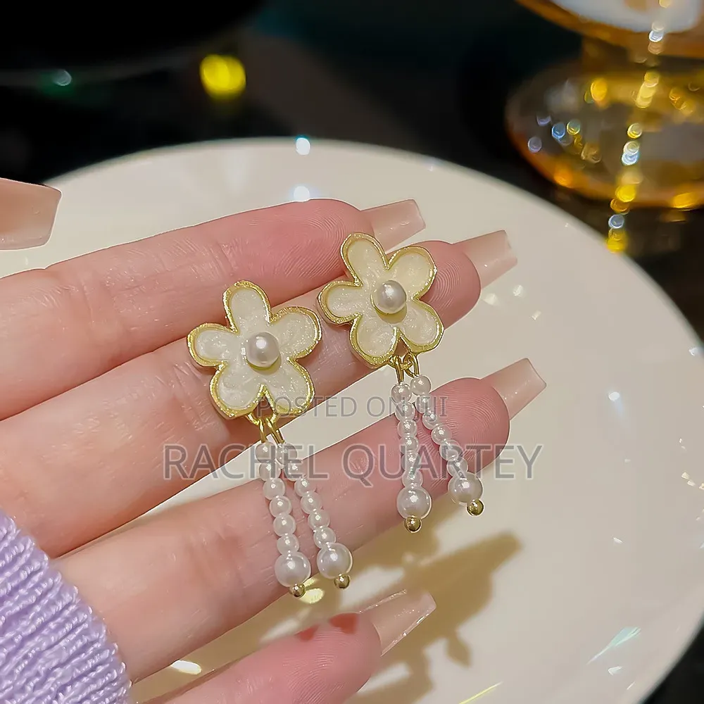 Earrings (Studs) High Quality