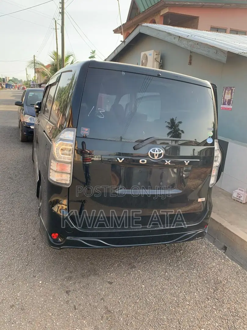 Toyota Voxy 2010 Black
